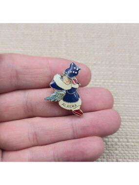Vintage Alaska Flying Eskimo Angel Star Hat Blue Enamel Souvenir Pin A8193